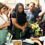 Clau Camargo lança livro Vale Reciclar em São José dos Campos e vereadores anunciam intenção de implantar o programa no município